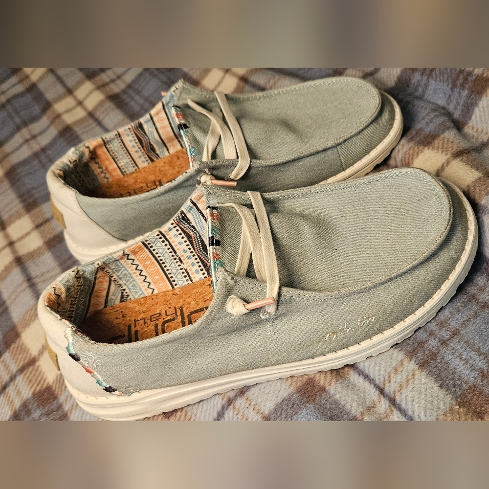 Hey Dudes Like New Wendy Light Denim